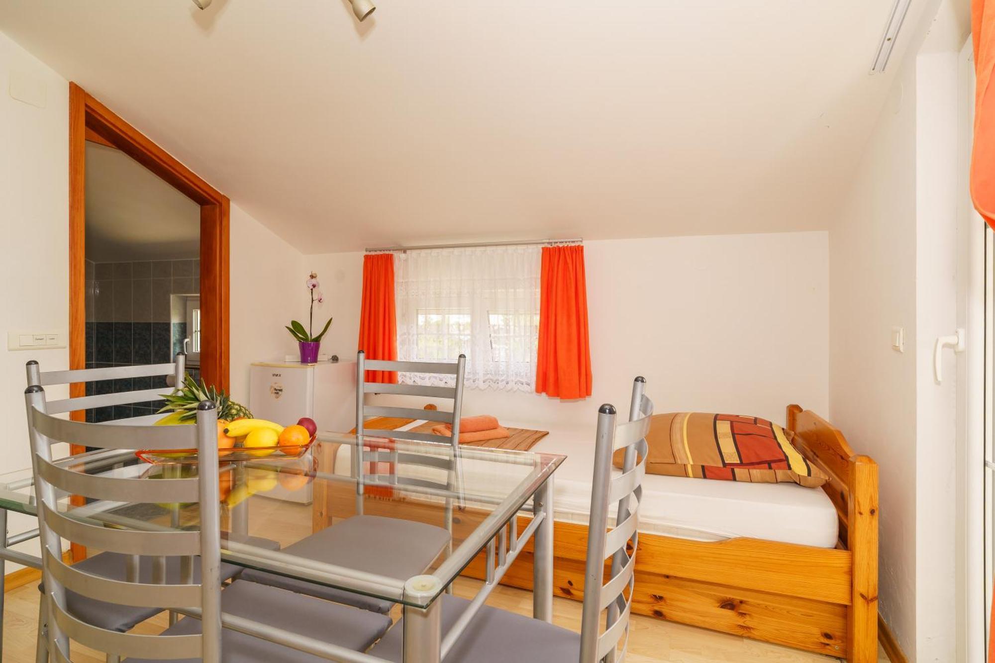 Holiday home Kuca Orhidea